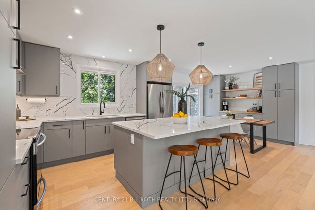 233 Dock Rd, House other with 3 bedrooms, 3 bathrooms and 5 parking in Barrie ON | Image 8