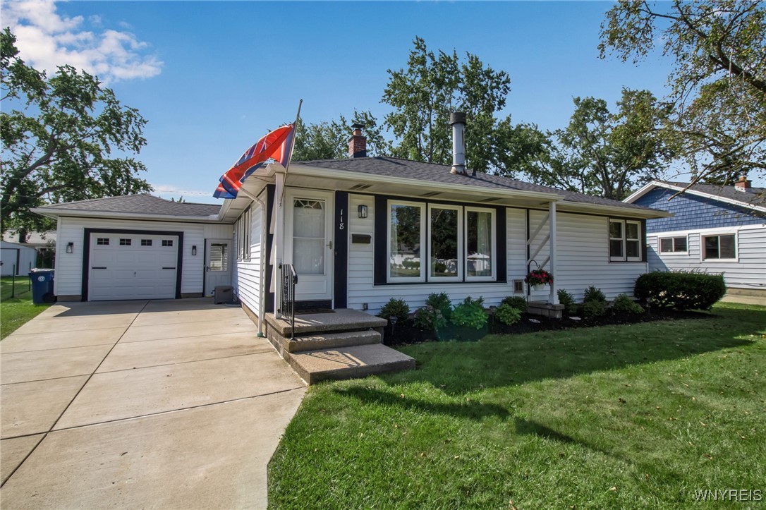 Brauncroft Ln, Buffalo, NY 14226