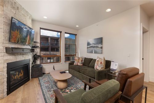 203-1080 Blue River Pkwy, SILVERTHORNE, CO, 80498-5557 | Card Image