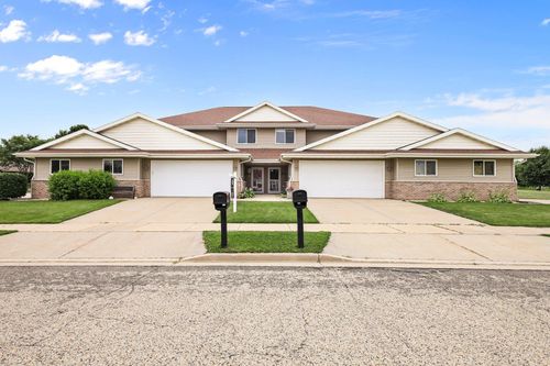 194 Valley Drive, Lodi, WI, 53555 | Card Image