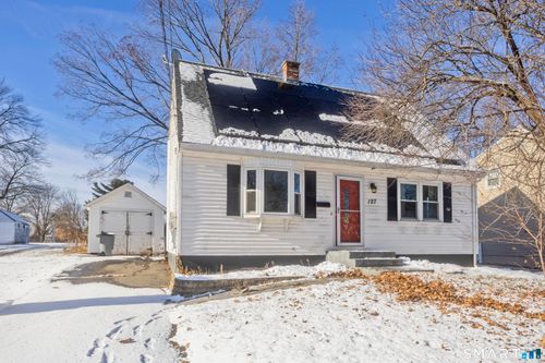 127 Windsor St, Enfield, CT, 06082-2850 | Card Image