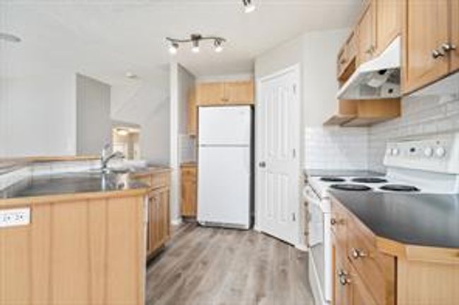 36 Springborough Pt Sw, House detached with 3 bedrooms, 2 bathrooms and 4 parking in Calgary AB | Image 8