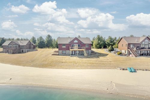N8090 Clear Water Dr, New Lisbon, WI, 53950-9592 | Card Image