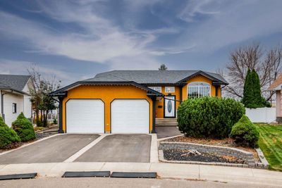 60 Turner Cir Se, House detached with 5 bedrooms, 3 bathrooms and 4 parking in Medicine Hat AB | Image 1