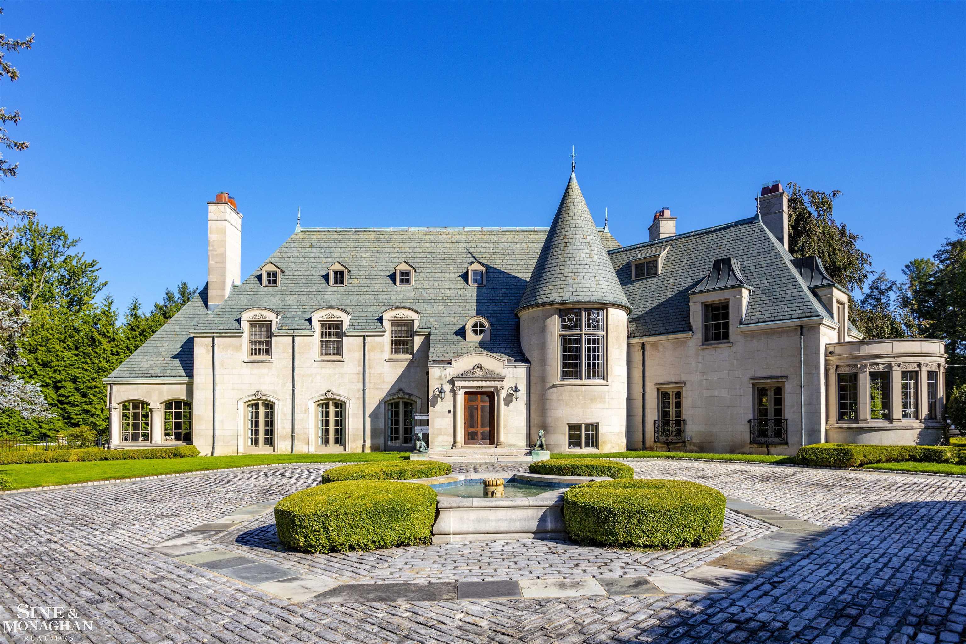 Ridge Rd, Grosse Pointe Farms, MI 48236