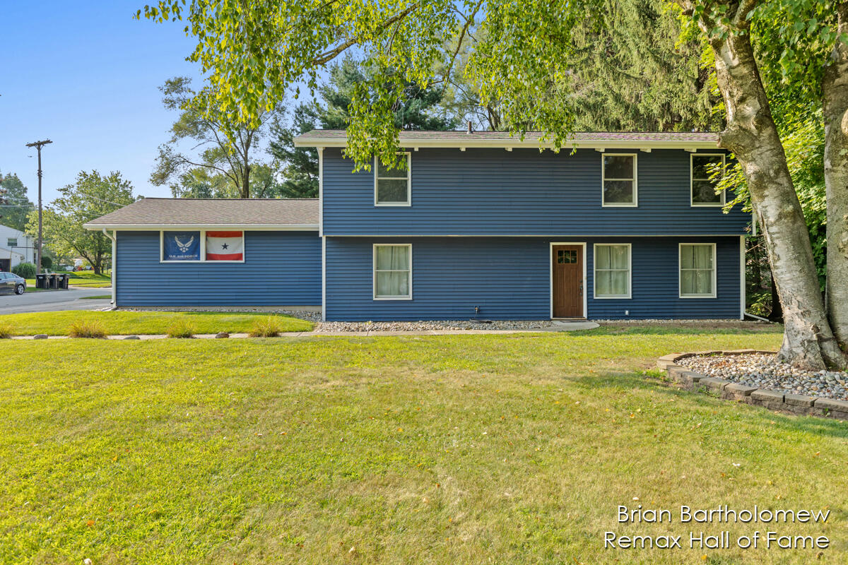 10 Mile Rd, Rockford, MI 49341