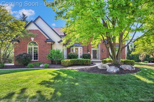 1399 Pebble Ridge Dr, Rochester, MI, 48307-1721 | Card Image