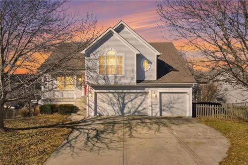 1829 White Tail Ln, Liberty, MO, 64068-2490 | Card Image