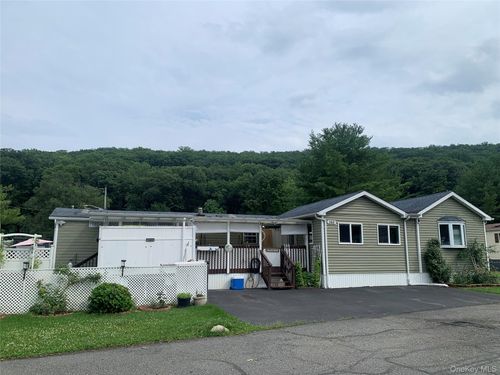 146 Parkway Trailer Ct, Pomona, NY, 10970-3132 | Card Image