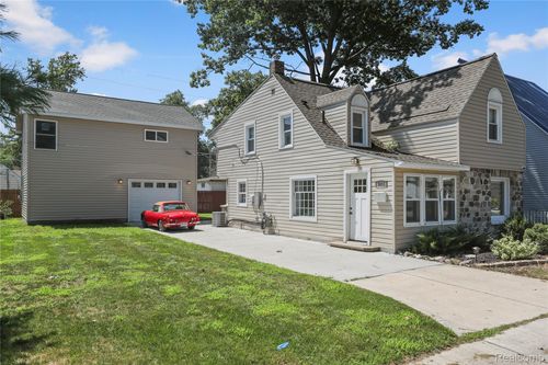 3051 Elmwood Dr, Fort Gratiot, MI, 48059-2811 | Card Image