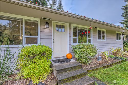 17510 Olympic View Drive, Edmonds, WA, 98026 | Card Image