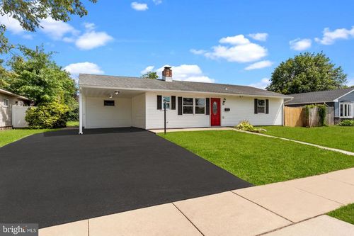 30 Poplar Ln, LEVITTOWN, PA, 19054-3619 | Card Image