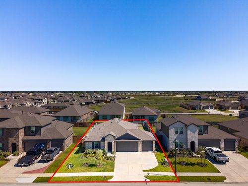 933 Neches Ln, Dayton, TX, 77535-2598 | Card Image