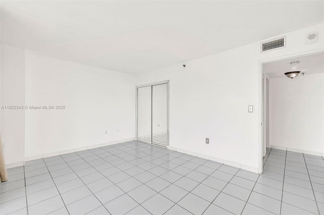 APT-705 - 9341 Collins Ave, Condo with 2 bedrooms, 2 bathrooms and null parking in Surfside FL | Image 16