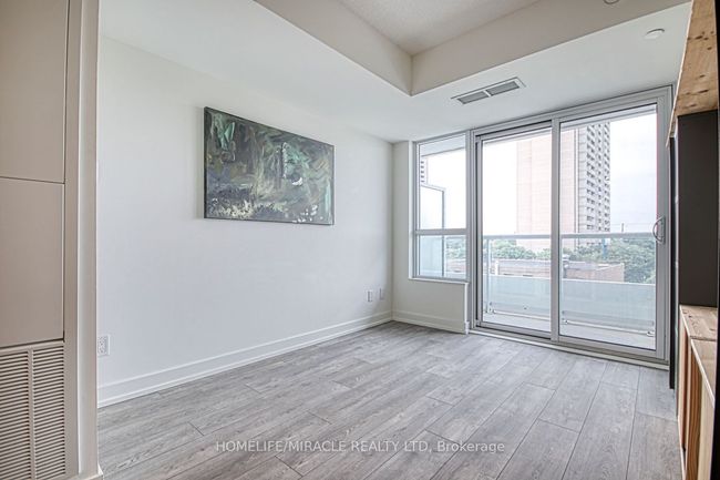 402 - 10 Wilby Cres, Condo with 2 bedrooms, 2 bathrooms and 1 parking in York ON | Image 4
