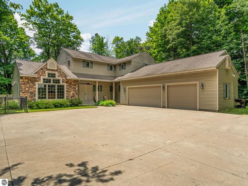 15445 Holly Dr, Thompsonville, MI, 49683-9576 | Card Image