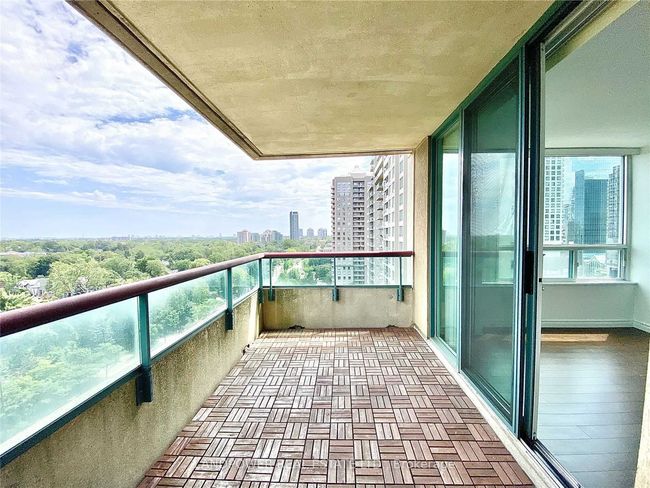 1605 - 238 Doris Ave, Condo with 2 bedrooms, 2 bathrooms and 1 parking in North York ON | Image 4
