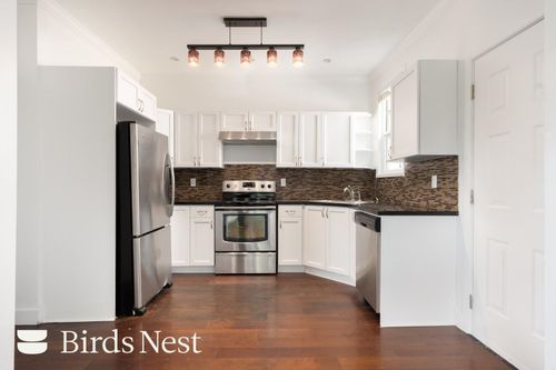 925 E 19th Ave, Vancouver, BC, V5V1K8 | Card Image