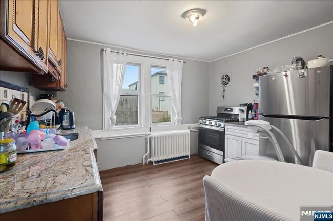 218 8 Th St, Home with 6 bedrooms, 3 bathrooms and null parking in Fairview NJ | Image 25