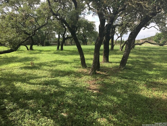 208 Scenic Mountain Dr, House other with 2 bedrooms, 3 bathrooms and null parking in Lakehills TX | Image 59