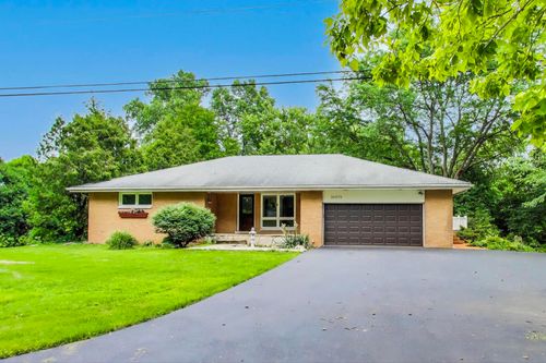 30975 N Blackhawk Trl, Grayslake, IL, 60030-9757 | Card Image