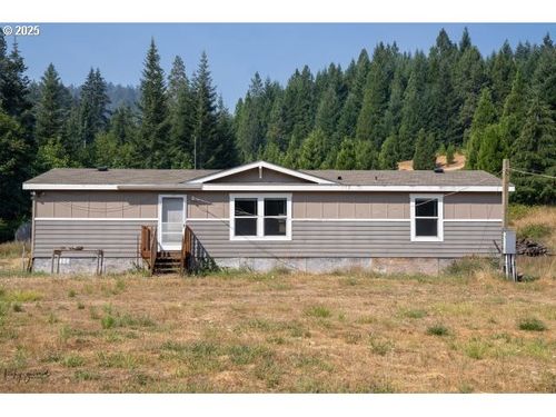 911 Tunnel Rd, Glendale, OR, 97442-9712 | Card Image