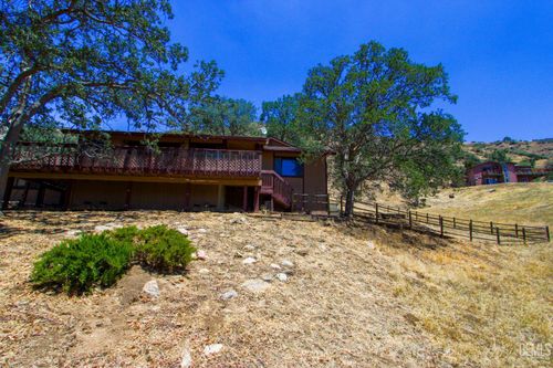 25441 Bear Valley Rd, Tehachapi, CA, 93561-7062 | Card Image