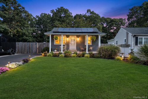154 End Ave, Shirley, NY, 11967-1722 | Card Image