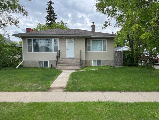 4703 49 Avenue, Home with 4 bedrooms, 2 bathrooms and 4 parking in Vermilion AB | Image 1