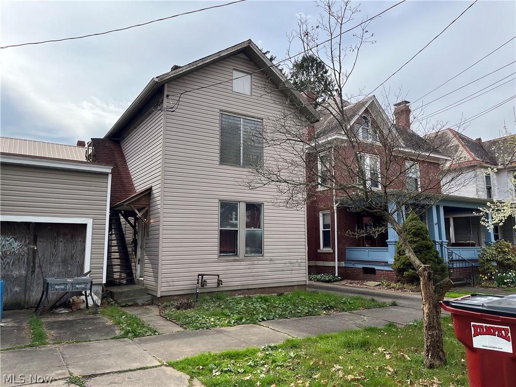 Warren St, Marietta, OH 45750