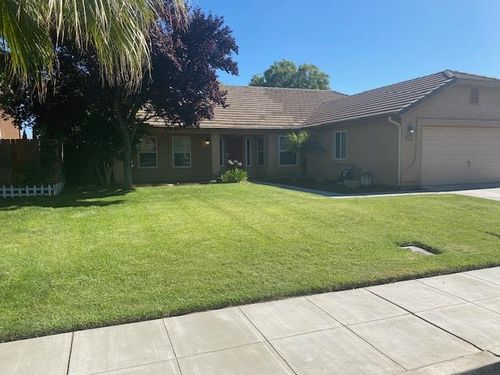 554 St Michelle Dr, Madera, CA, 93637-4865 | Card Image