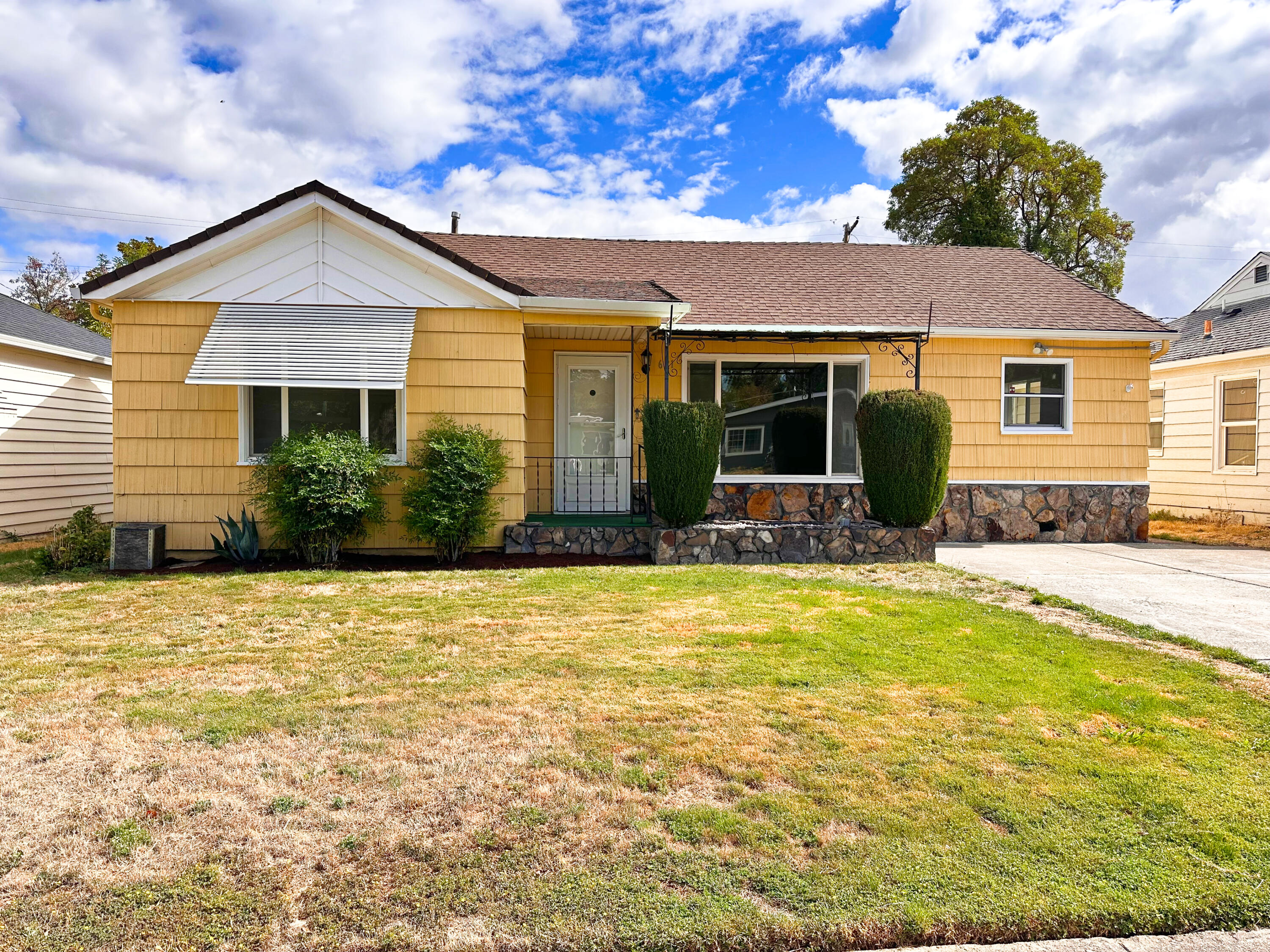 Ivy St, Medford, OR 97501