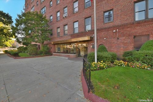 apt-219-143 Hoover Ave, Briarwood, NY, 11435-2131 | Card Image
