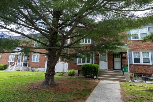 735 Plymouth St, Allentown, PA, 18109-2352 | Card Image
