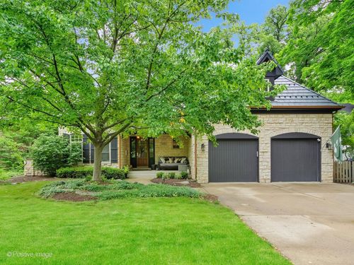 678 Oak St, Glen Ellyn, IL, 60137-3949 | Card Image