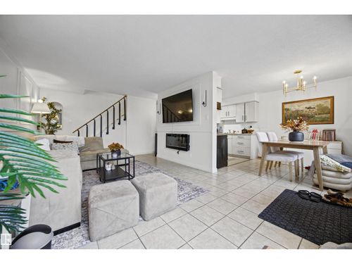 7815 159 St Nw, Edmonton, AB, T5R2E1 | Card Image