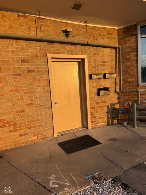 c-3015 S Holt Rd, Indianapolis, IN, 46221-2255 | Card Image