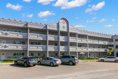 27 - 2295 Americus Boulevard E, Condo with 2 bedrooms, 2 bathrooms and null parking in Clearwater FL | Image 1