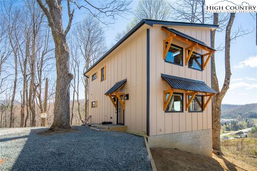 330 Maplewood Cir, Boone, NC, 28607-7803 | Card Image