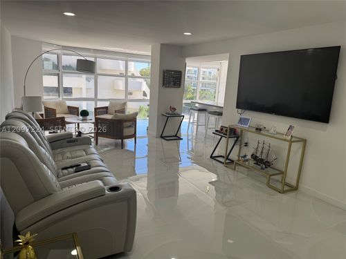 401-6423 Collins, Miami Beach, FL, 33141 | Card Image