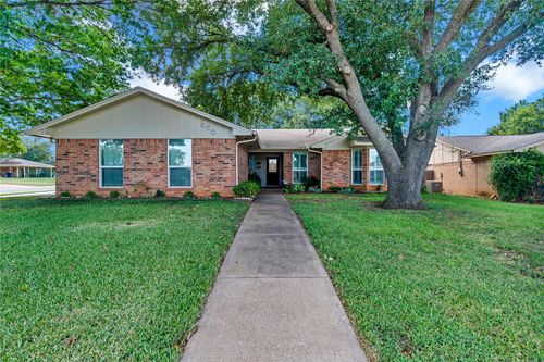 650 Tena Ct, Burleson, TX, 76028-6537 | Card Image