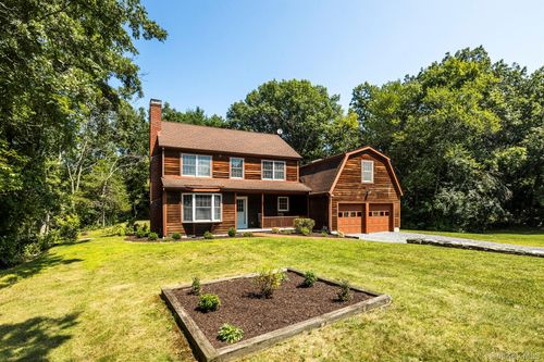 69 Brown Rd, Pleasant Valley, NY, 12569-7319 | Card Image