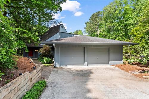 3863 Dundee Dr Ne, Roswell, GA, 30075-2606 | Card Image