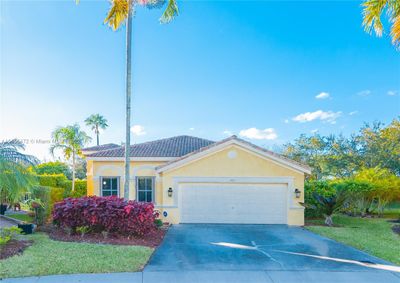 885 - 885 Tanglewood Cir, House other with 3 bedrooms, 2 bathrooms and null parking in Weston FL | Image 1