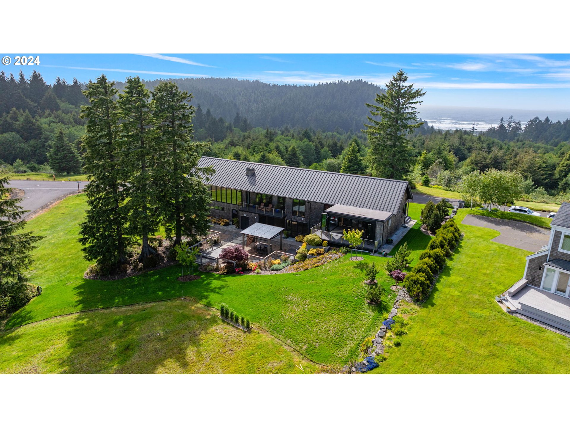 3010 Lighthouse Kprs Rd, For Sale in Ilwaco Zoocasa