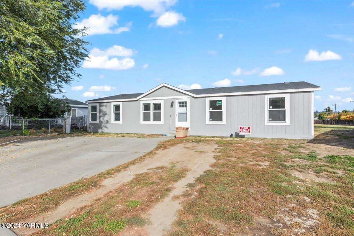 Gregory Pl, Yakima, WA 98908