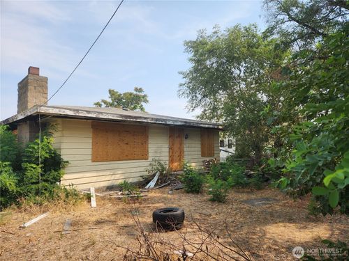 305 S Gibby Rd, Moses Lake, WA, 98837-2632 | Card Image