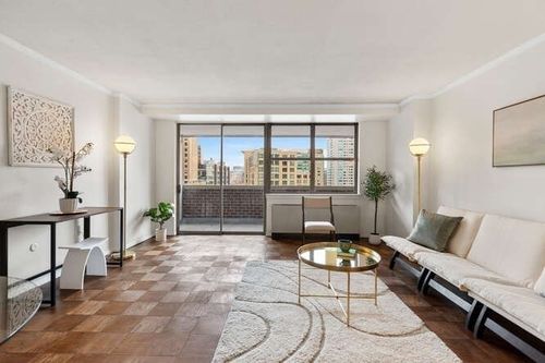 apt-8c-2 Hawthorne Pl, Boston, MA, 02114-2309 | Card Image