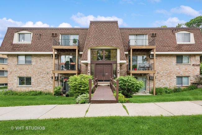 3A - 201 N President Street, Condo with 2 bedrooms, 1 bathrooms and 1 parking in Wheaton IL | Image 1