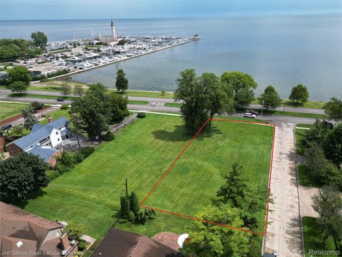 745 Lake Shore Rd, Grosse Pointe Shores, MI, 48236-1754 | Card Image